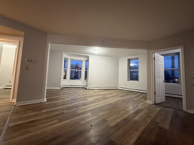 Building Photo - 300 Morton Ave