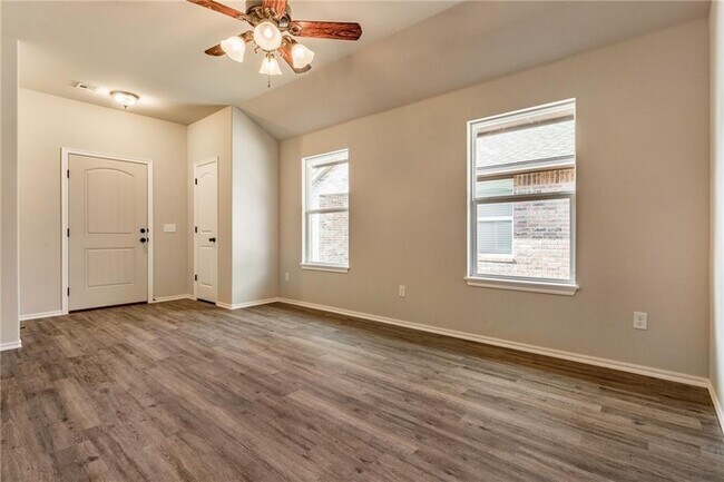 Building Photo - 400 Chalk Hill Ct
