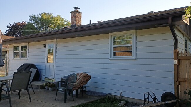 Volver - 270 N Hemlock Ave