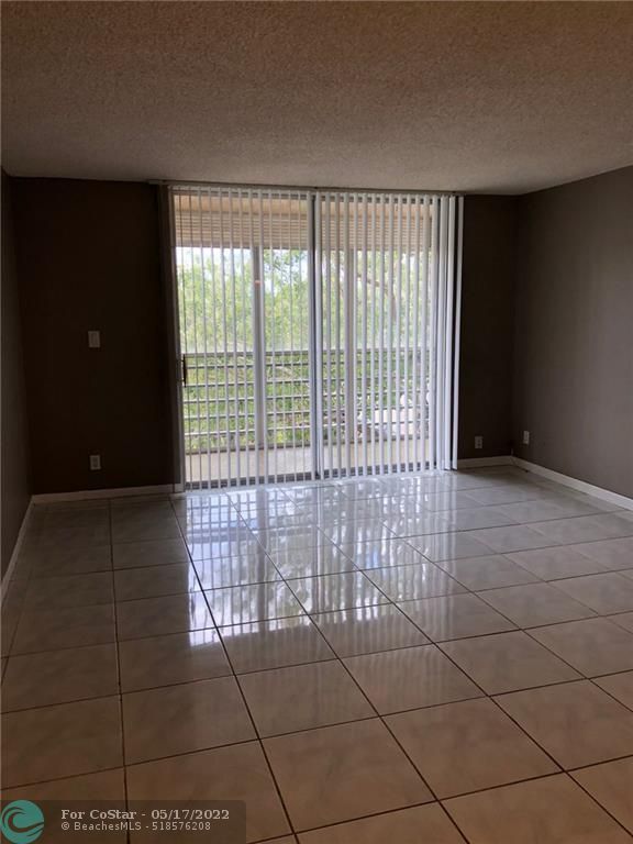 Foto del edificio - 404 NW 68th Ave