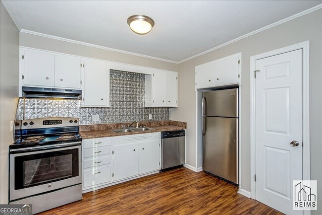 Foto del edificio - 2201 Walden Dr