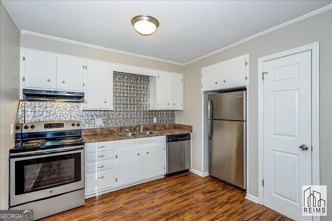 Building Photo - 2201 Walden Dr