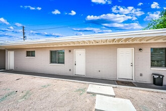 Building Photo - 3949 E Earll Dr