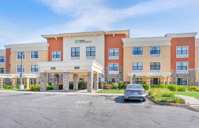 Building Photo - Furnished Studio-Santa Rosa - North