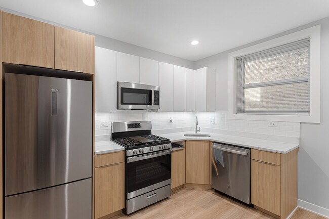 Foto del edificio - 7381 N Damen Ave