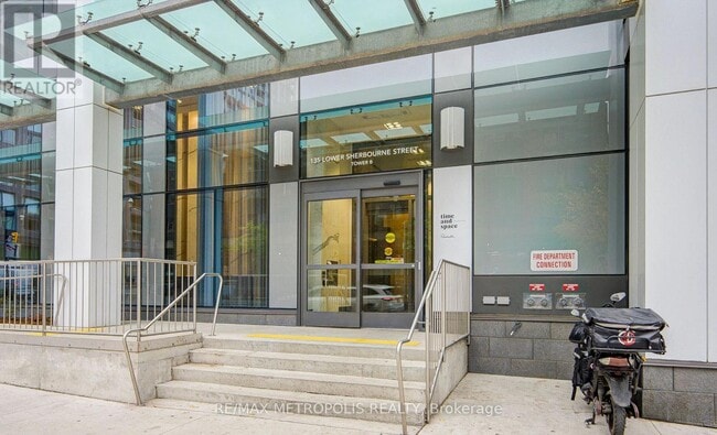 Photo du bâtiment - 135 Lower Sherbourne St