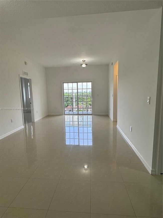 Foto del edificio - 5271 SW 8th St