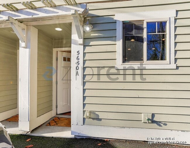 Building Photo - Unit A