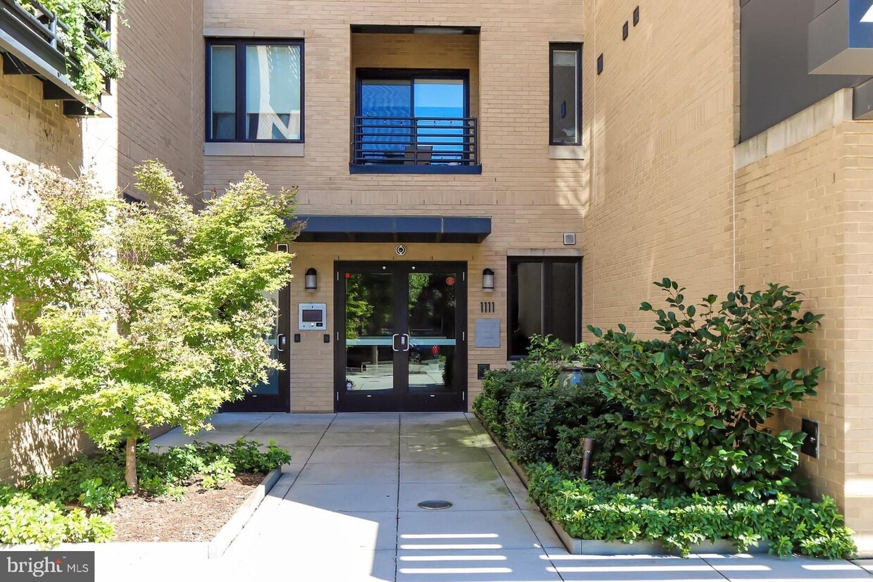 Primary Photo - 1111 Orren St NE
