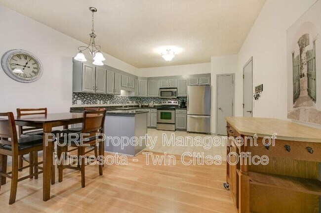 Foto del edificio - 4080 Meadowlark Curve