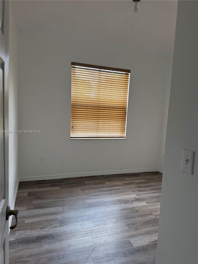 Foto del edificio - 994 NE 42nd Terrace