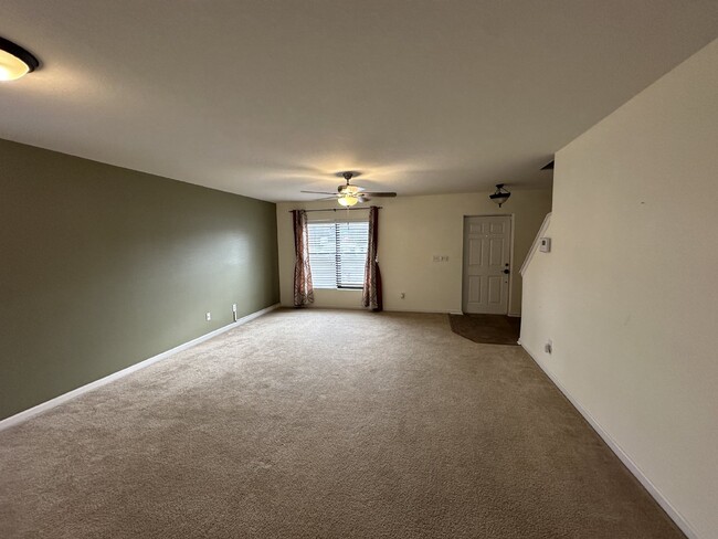 Building Photo - "Spacious 4-Bed, 3-Bath Haven close to L 3...