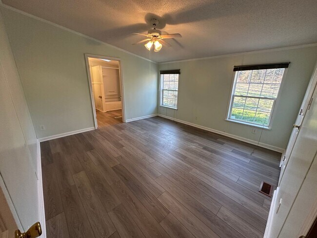 Foto del edificio - Spacious home in Campbell County. Country living!