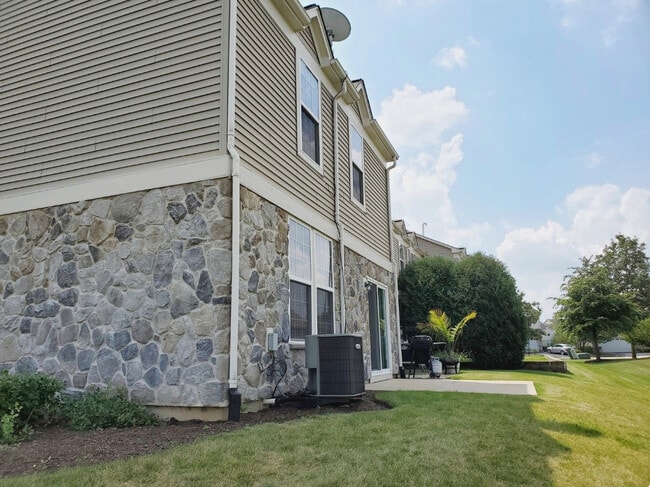 Building Photo - 15226 Pinewood Rd