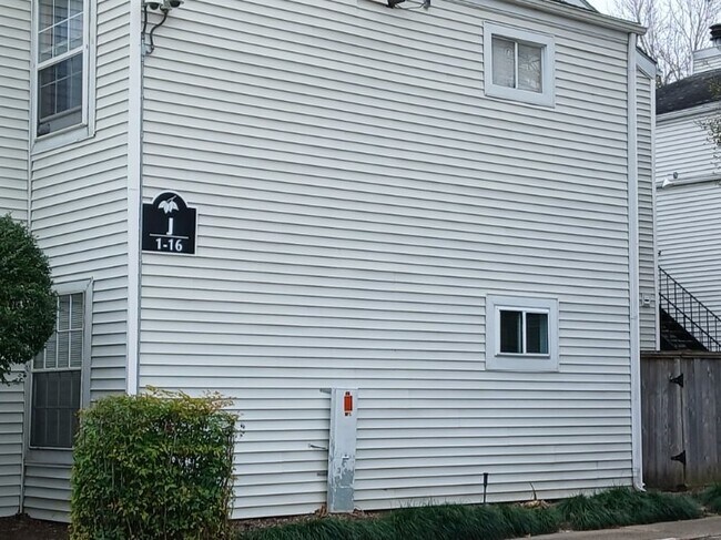 Foto del edificio - 9809 Richmond Ave.