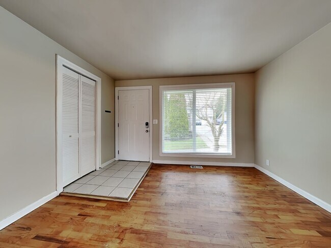 Building Photo - 2843 SW 102nd St