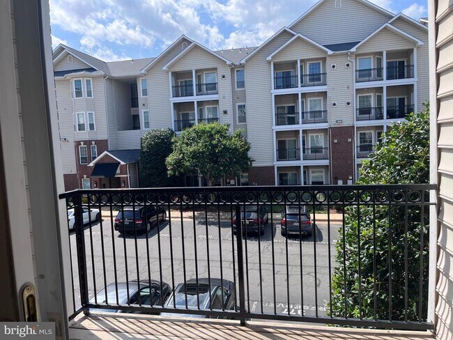 Foto del edificio - 1601 Spring Gate Dr.