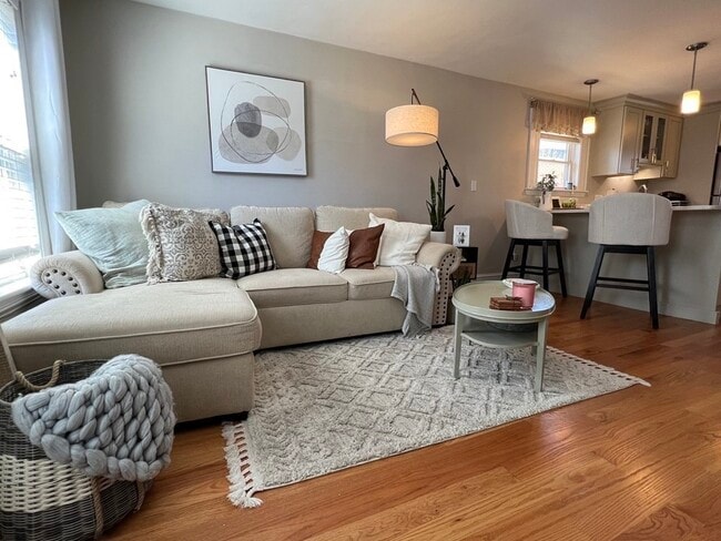 Building Photo - 12 Alpine St