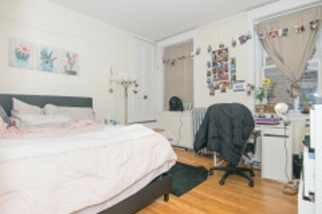 Building Photo - AMAZING BROOKLINE 3 BED!!!!