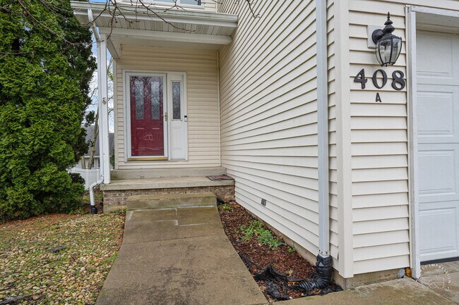 Building Photo - 408 Grande Dr