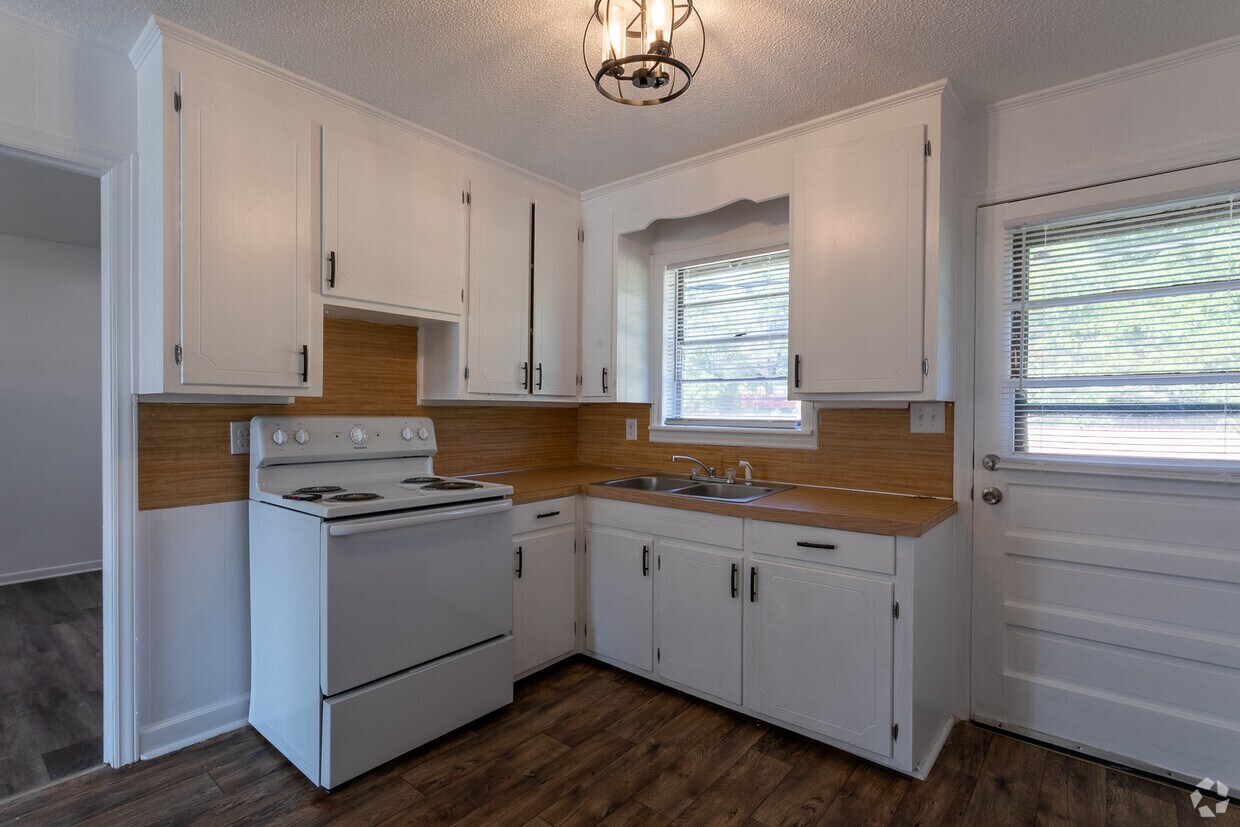 Elaine Street Apartments at 624 Elaine St Marshville, NC