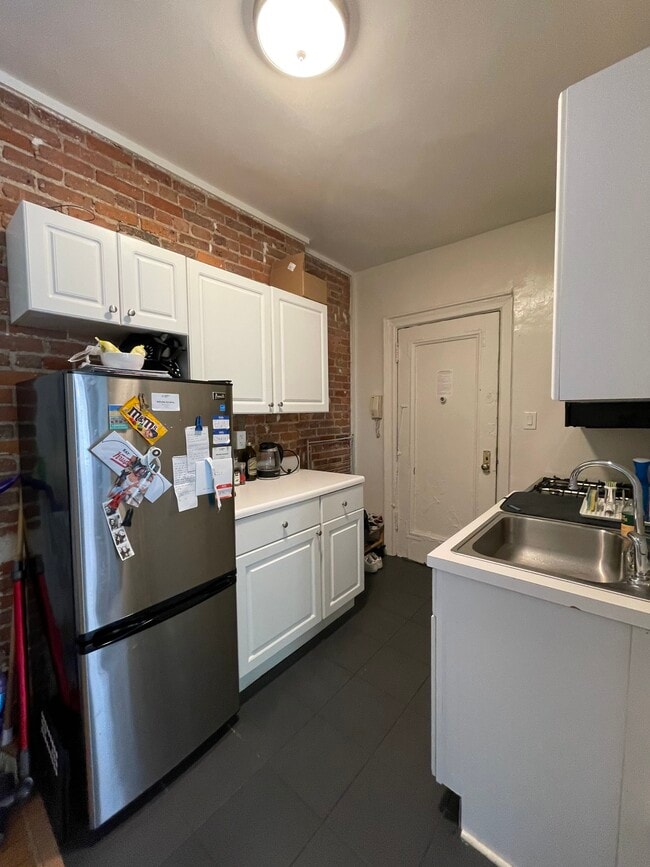 Interior Photo - 170-172 Spring Street