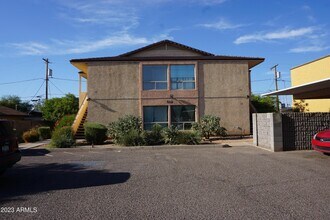 Building Photo - 532 W 9th St