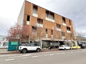 Building Photo - 3951 N Williams Ave