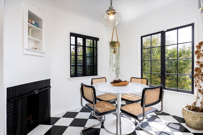 Foto del edificio - 4211 Cromwell Ave