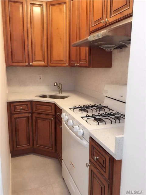 Foto del edificio - 133-43 41st Rd