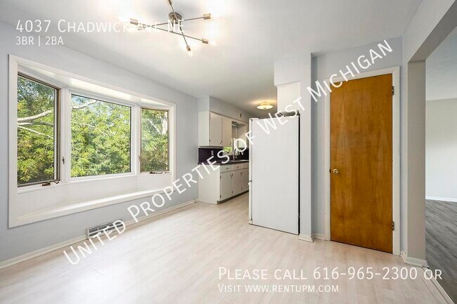 Foto del edificio - 4037 Chadwick Ave NE