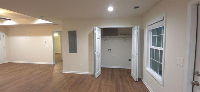 Building Photo - 635 Ben Higgins Rd