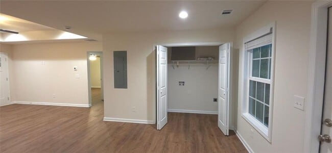 Foto del edificio - 635 Ben Higgins Rd