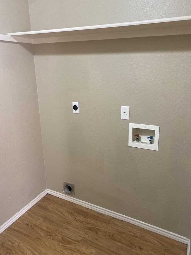 Building Photo - 1310 Dugger Cir