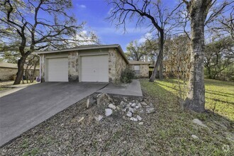 Building Photo - 9802 Hundred Oaks Cir
