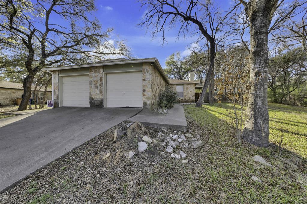Foto principal - 9802 Hundred Oaks Cir