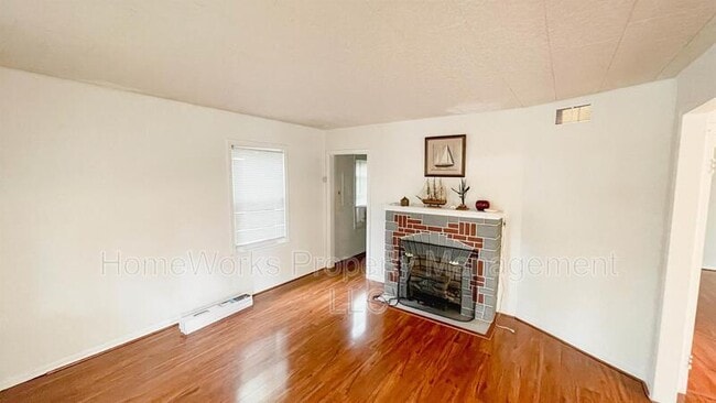 Building Photo - 905 Barron Ave