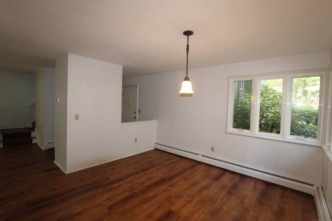 Foto del edificio - 6 Lyle Ct