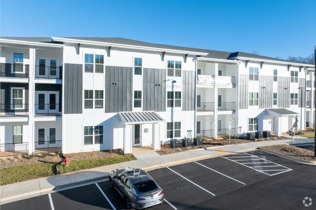 Foto del edificio - Arden Pines Luxury Apartments