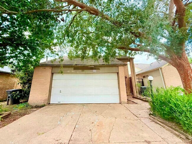 Foto del edificio - 6418 Gladewell Dr