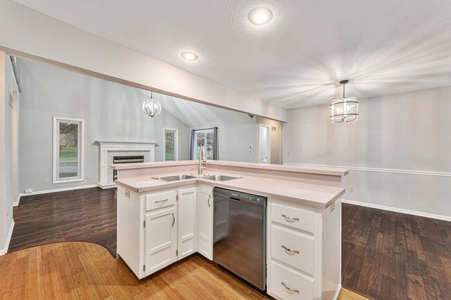 Building Photo - 6334 NW 82 Ct