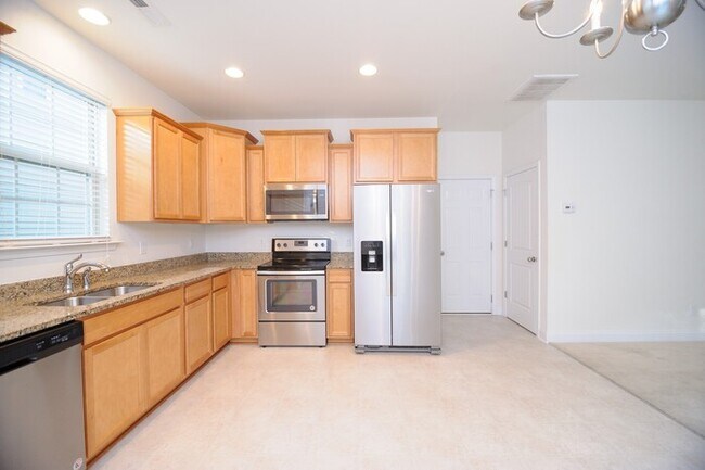 Building Photo - A Must See!!