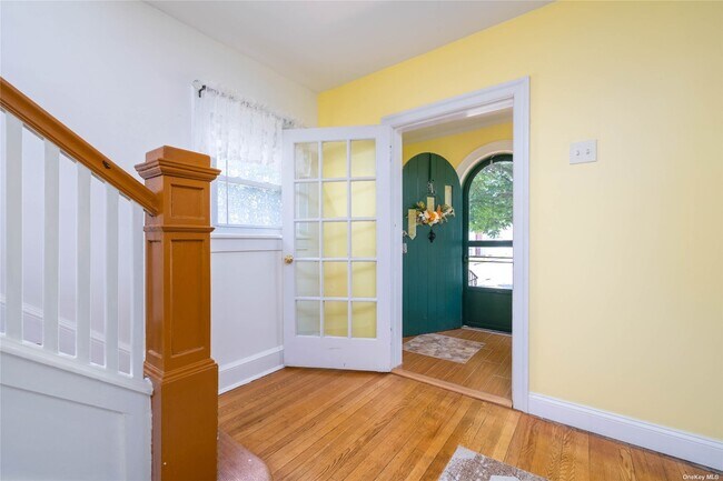 Building Photo - 590 Stowe Ave