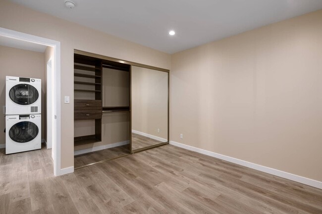 Building Photo - 1553 S Saltair Ave