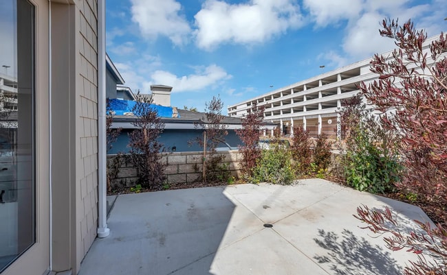 Building Photo - Grant Avenue B