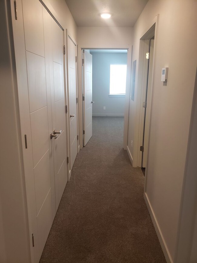 Building Photo - 572 S 100 W