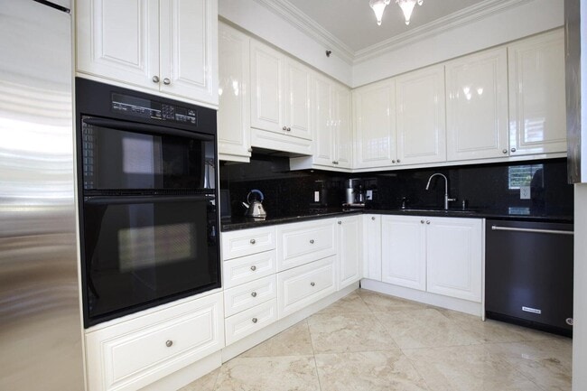 Building Photo - 3740 S Ocean Blvd