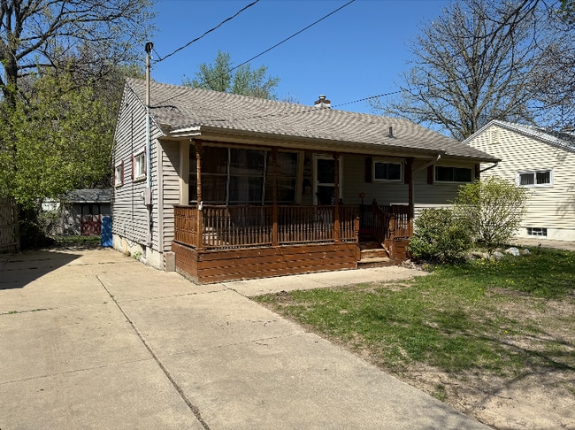 Building Photo - 1928 Hillcrest St