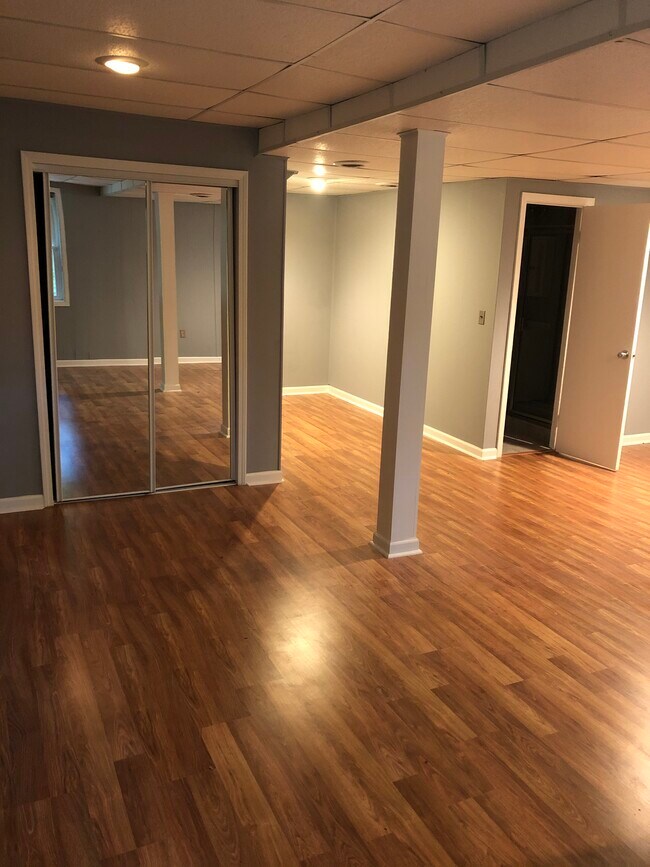 Closet with mirrors, new flooring - 4622 Kings Down Rd