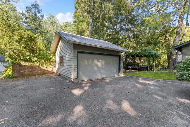 Building Photo - 3750 Totem Ln